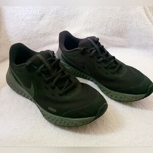 Nike Revolution 5 Black Running Shoes BQ5671-001 Sneakers Sz 7Y Fits 8.5W